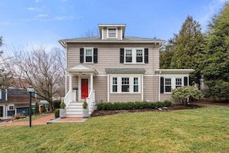 112 Wellesley Ave, Wellesley Hills, MA 02481