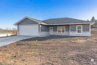 1322 Blunt St, Clay Center, KS 67432
