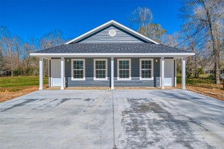 912 W School St, Livingston, TX 77351