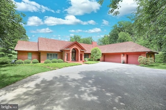 174 Springhouse Ln, Spring Grove, PA 17362