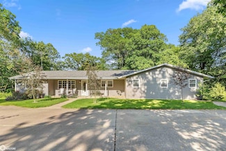 12134 Sylvan Heights Rd, Burlington, IA 52601