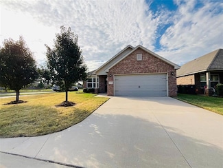 733 Christian Ln, Yukon, OK 73099