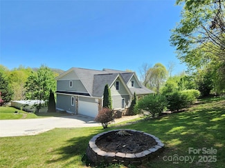521 Hobson Rd, Bakersville, NC 28705