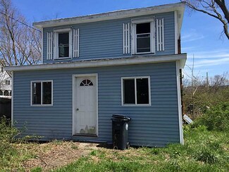 34 Curtis St, Warwick, RI 02889