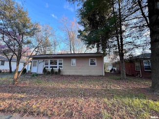 911 W Pecan St, Carbondale, IL 62901