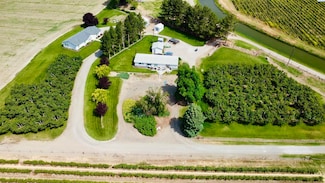 837 Olmstead Rd, Grandview, WA 98930