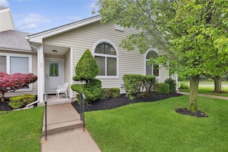 552 Birchwood Park Dr Unit 552, Middle Island, NY 11953