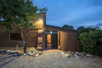 42 Hondo Seco Rd, Arroyo Hondo, NM 87513