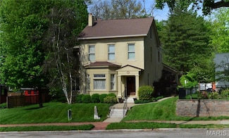 1114 Henry St, Alton, IL 62002