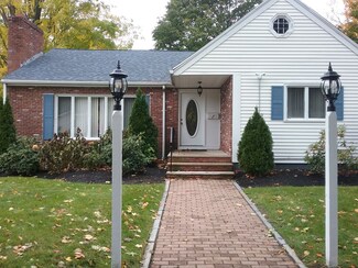 210 Washington St, Woburn, MA 01801