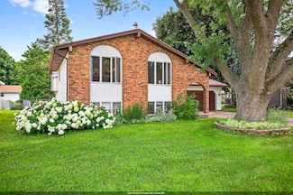 2479 Valiant Ln, Green Bay, WI 54304