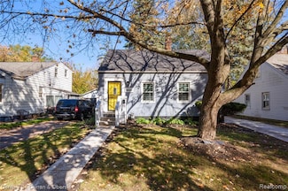 18933 Kenosha St, Harper Woods, MI 48225