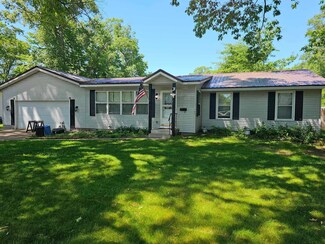 1304 N Robinhood Dr, Muskegon, MI 49445