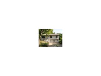 2307 NE 44th St, Kansas City, MO 64116