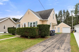 529 Fairview Ave, Neenah, WI 54956