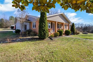 119 Praters Creek Rd, Pickens, SC 29671