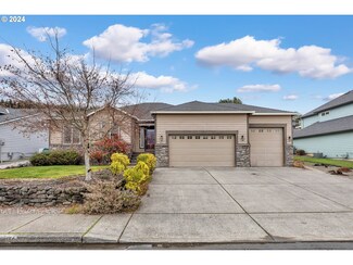 637 E 18th St, La Center, WA 98629