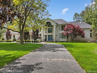 532 Shrewsbury Dr, Clarkston, MI 48348