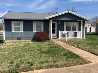 202 N Grant St, Desloge, MO 63601