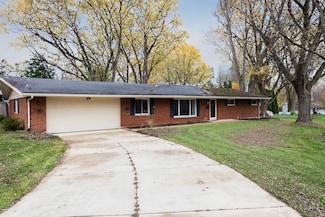 2054 Clearview Dr, Bellbrook, OH 45305