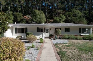 25643 Canada Dr, Carmel, CA 93923