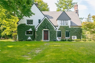 5 Crescent Rd, Fairport, NY 14450