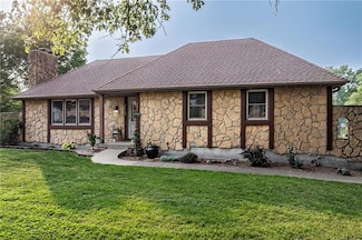 406 Frederick Dr, Gower, MO 64454