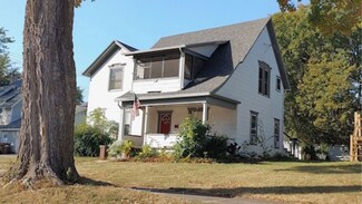 104 E Burbank St, Harvard, IL 60033