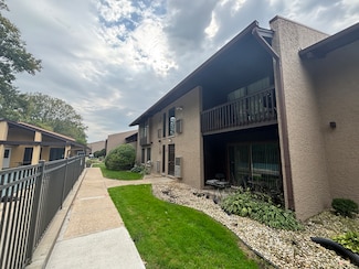 1050 Holbrook Rd Unit 1H, Homewood, IL 60430