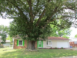 308 Neptune Ln, Godfrey, IL 62035