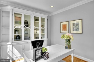 421 Cynthia Ln NE, Vienna, VA 22180