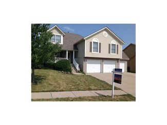 3025 S Black Forest Ave, Blue Springs, MO 64015
