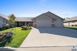 705 E 73rd Place, Sioux Falls, SD 57108