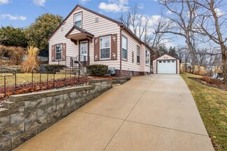 350 30th St SE, Cedar Rapids, IA 52403