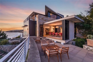 15 Camel Point Dr, Laguna Beach, CA 92651