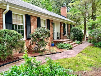 204 N Elliott Rd, Chapel Hill, NC 27514