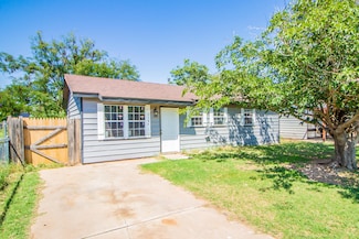 3106 3rd St, Lubbock, TX 79415