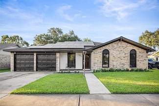 1821 Lazy Creek Ln, Pearland, TX 77581