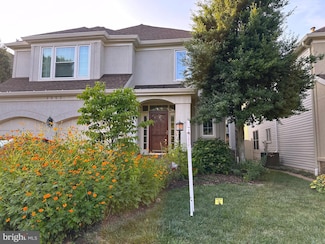 9952 Lochmoore Ln, Vienna, VA 22181
