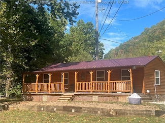 462 Adams Rd, Julian, WV 25529