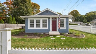 2 S Lewis St, Charlestown, RI 02813