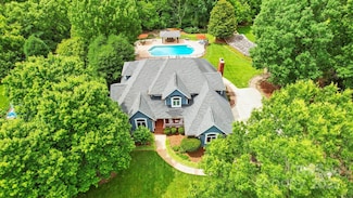 1042 Heather Glen Dr, Matthews, NC 28104
