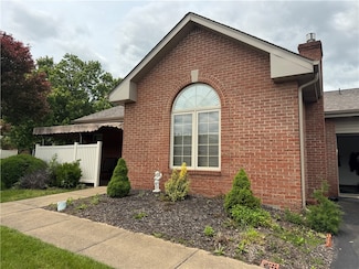 127 Crosswynds Dr, Beaver Falls, PA 15010