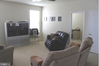 19 Manorwood Dr, Fredericksburg, VA 22406