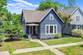 905 Harrison Ave, Saint Joseph, MI 49085