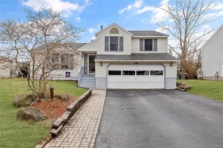 8185 Rizzo Dr, Clay, NY 13041