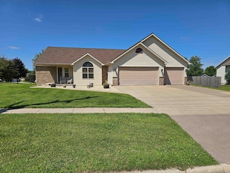 907 Links Dr, Poynette, WI 53955