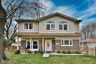 492 Bernice Ct, Wheeling, IL 60090