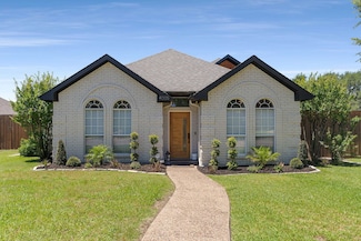4005 Province Dr, Carrollton, TX 75007