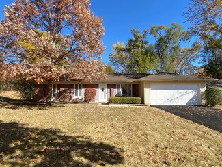 802 S 11th Ave, Saint Charles, IL 60174